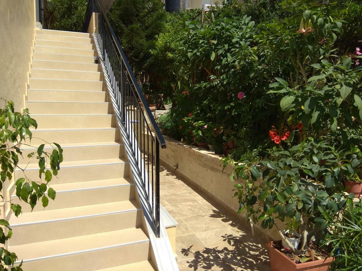 Brb Rooms Himare Exterior photo